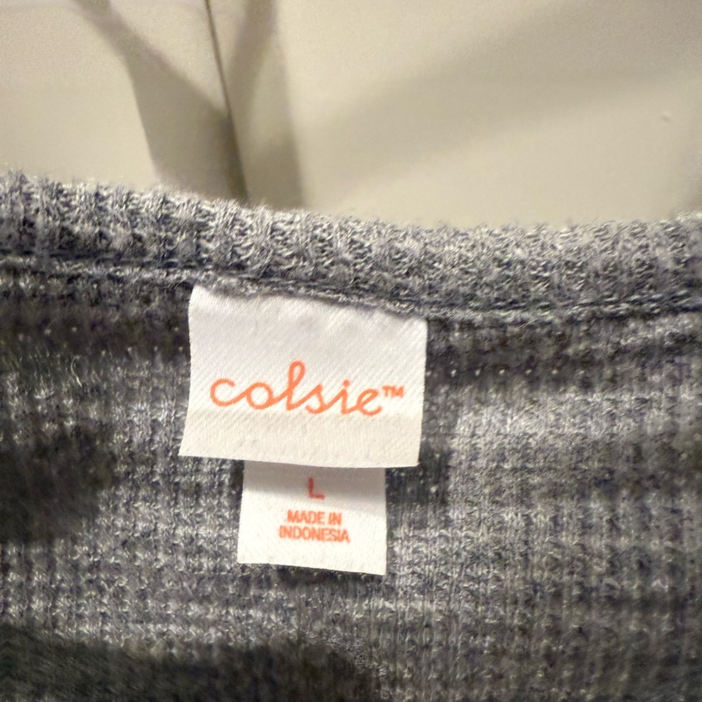 Colsie Gray Ribbed Long Sleeve Top - Picture 3 of 3